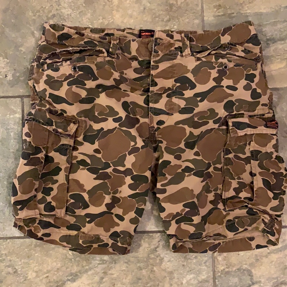 Superdry core cargo lite shorts. Size L